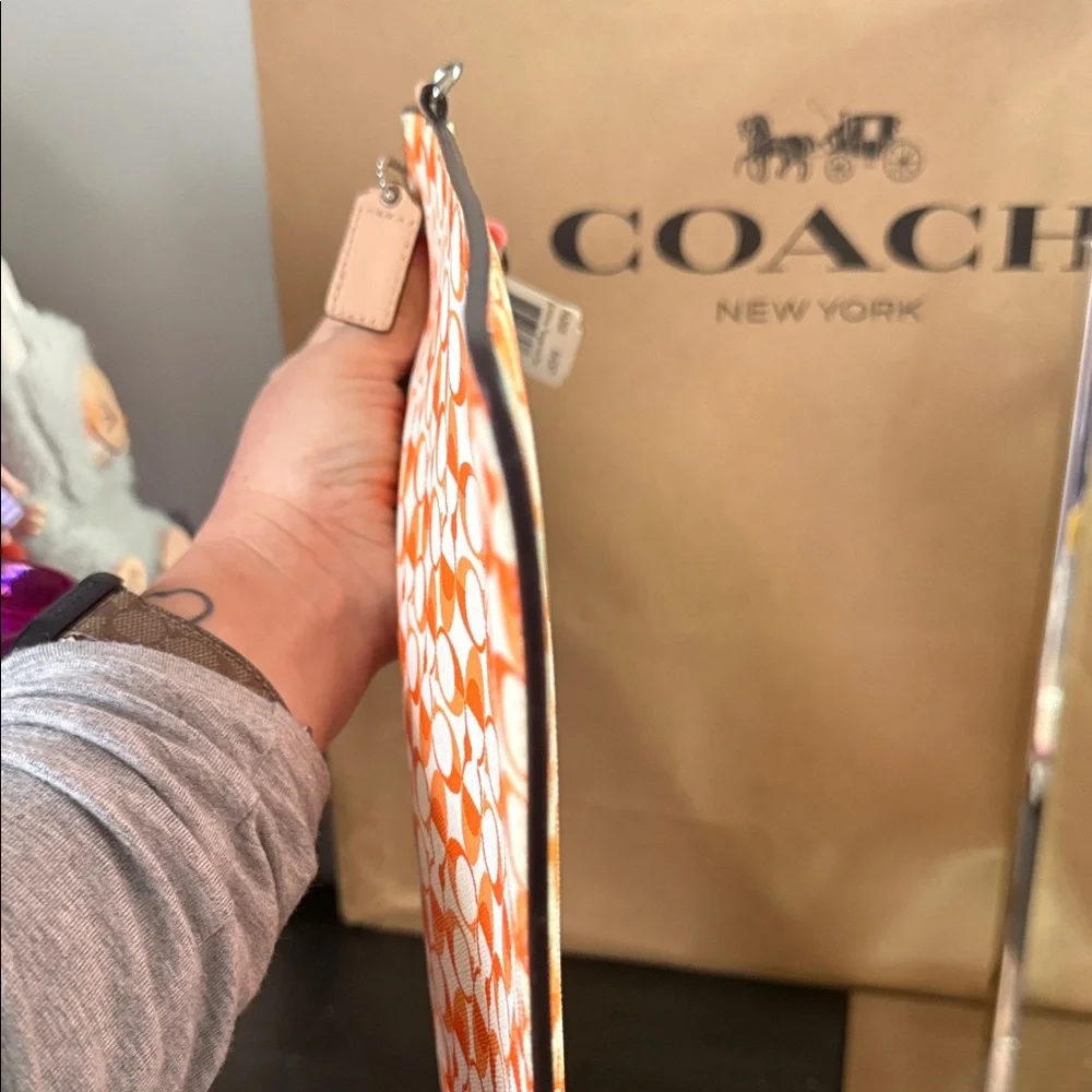 Coach Peyton Dream C Metro Tech Zip Pouch - Picture 8 of 8